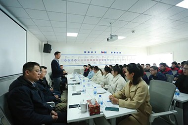 2023., novo putovanje Predsjednik g. He iz Jwell Machineryja poželio je svim zaposlenicima sretnu novu godinu u tvornici Zhejiang!
